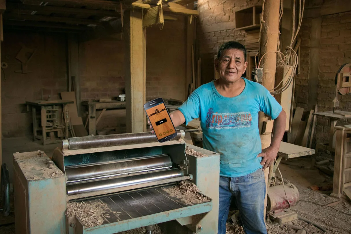 Título: Experiencia que queremos compartir - Texto: Con nuestra gente, pues su progreso es el nuestro.